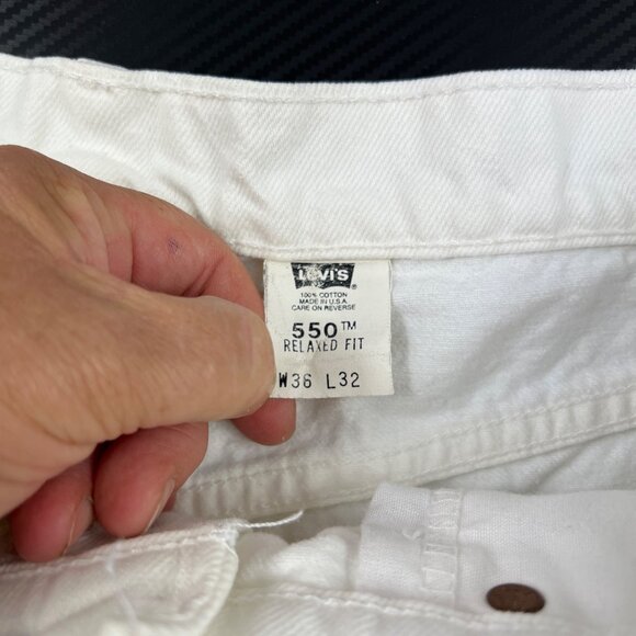 Vintage Levis 550 Men’s Relaxed Fit White Jeans size 36x32 Made in USA 90’s - Picture 3 of 10